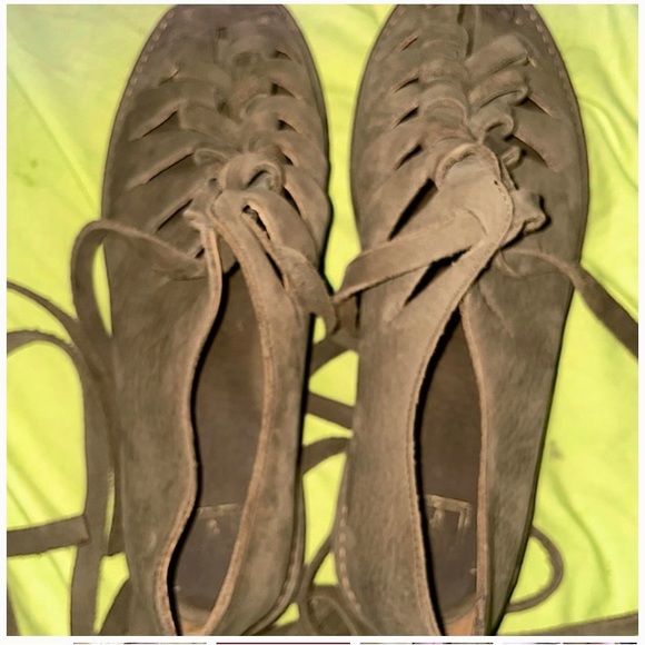 Frye open toe sandals size 9 taupe wrap around leg straps EUC Boho nearly new - Picture 4 of 6
